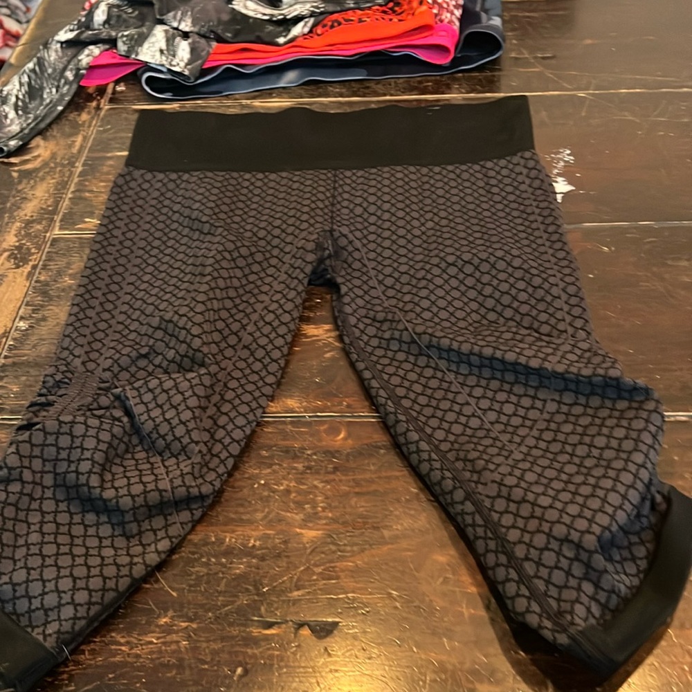 Lululemon short leggings measure like gray so saying 10/12